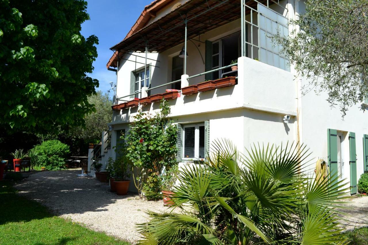 L'Oustalet Bed & Breakfast Uzès Екстериор снимка